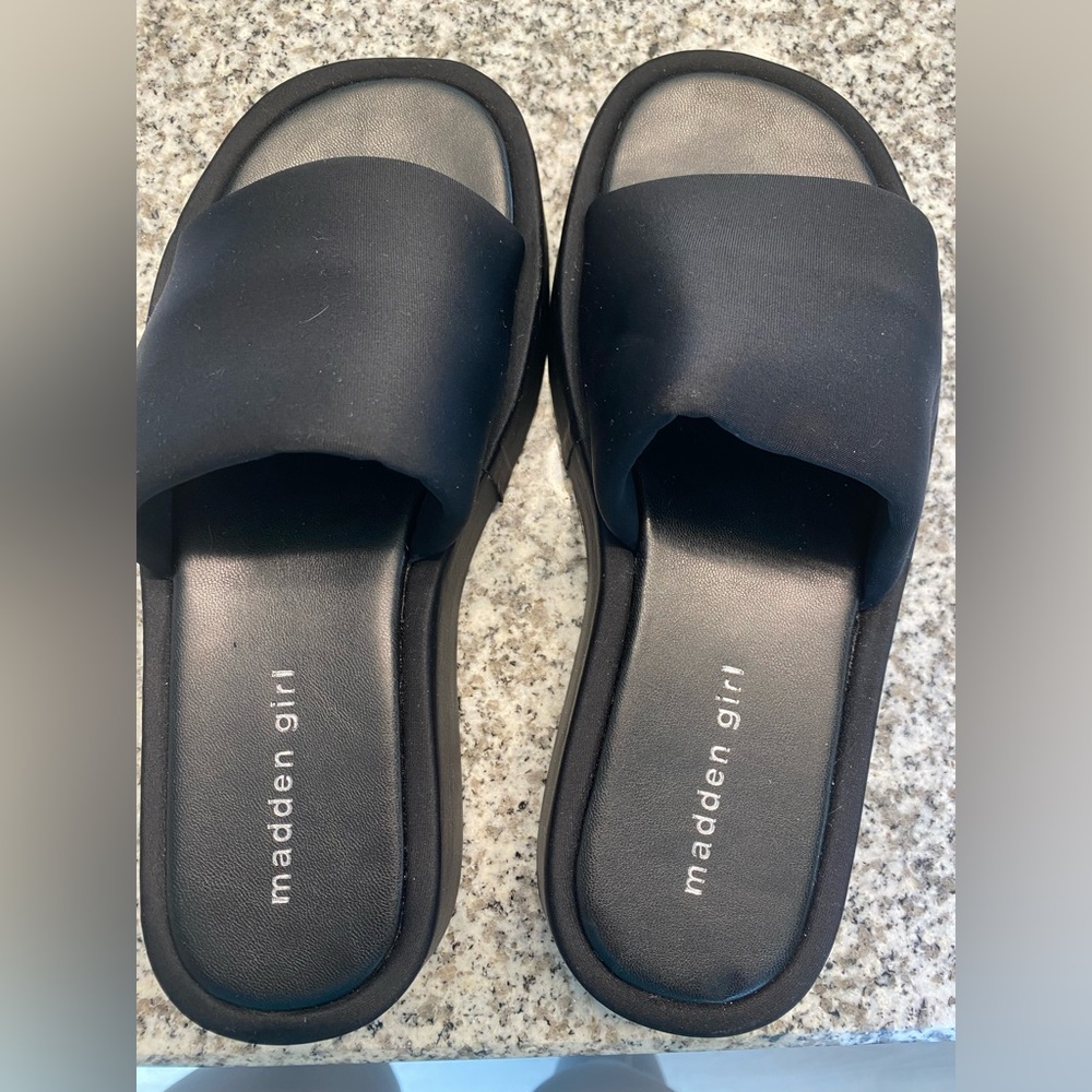 Women’s black size 8 shoes